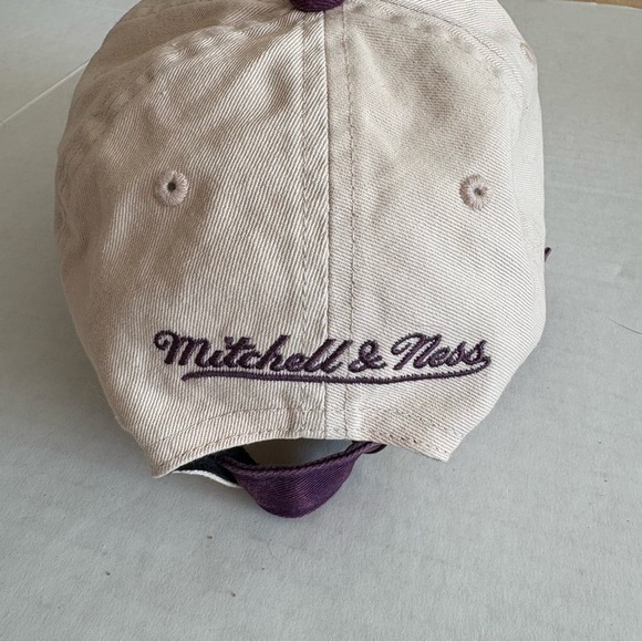 Mitchell & ness Los Angeles Lakers world champion hat 87’ 88’ reproduction hat - Picture 4 of 11